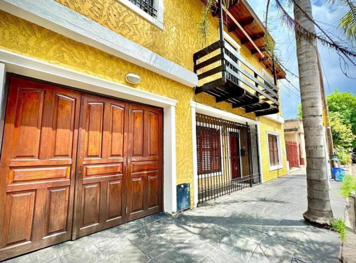 Casa · 174m² · 6 Ambientes · 1 Cochera