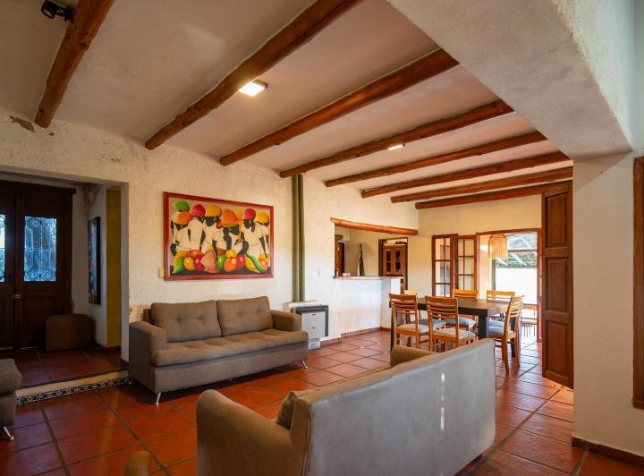 Casa · 2157m² · 12 Ambientes · 2 Cocheras