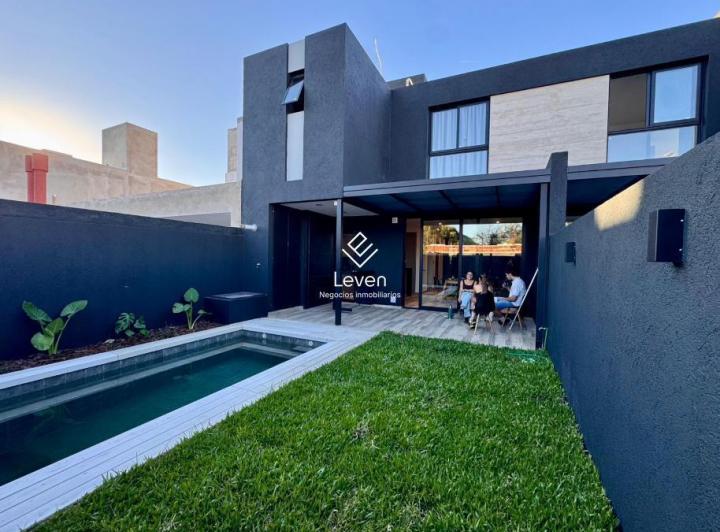 Casa · 180m² · 4 Ambientes · 2 Cocheras