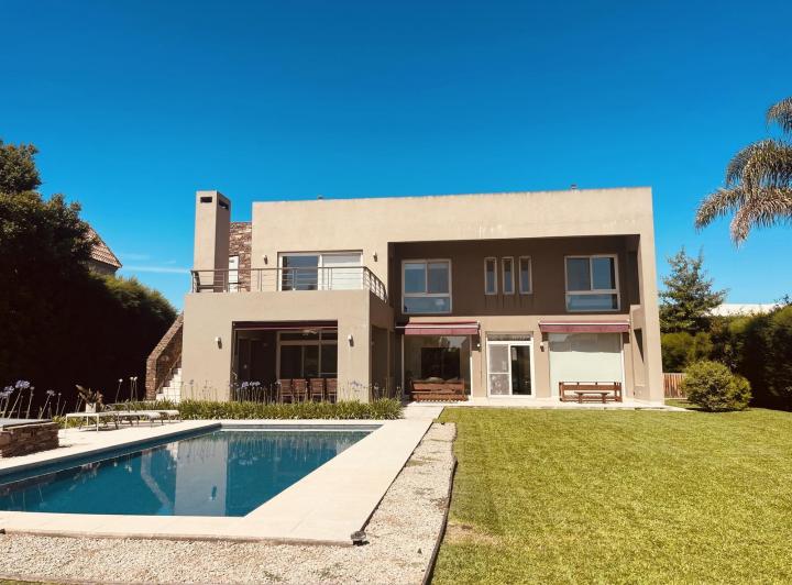Casa · 309m² · 6 Ambientes · 2 Cocheras