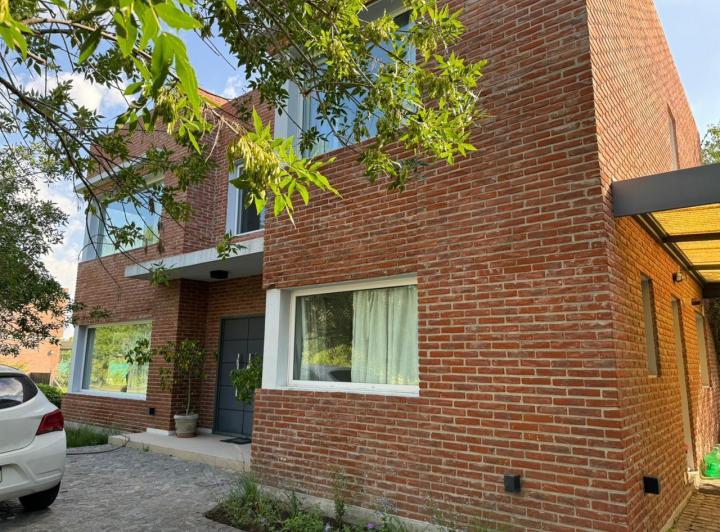 Casa · 200m² · 7 Ambientes