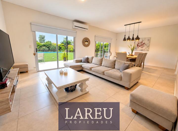 Casa · 141m² · 5 Ambientes · 1 Cochera
