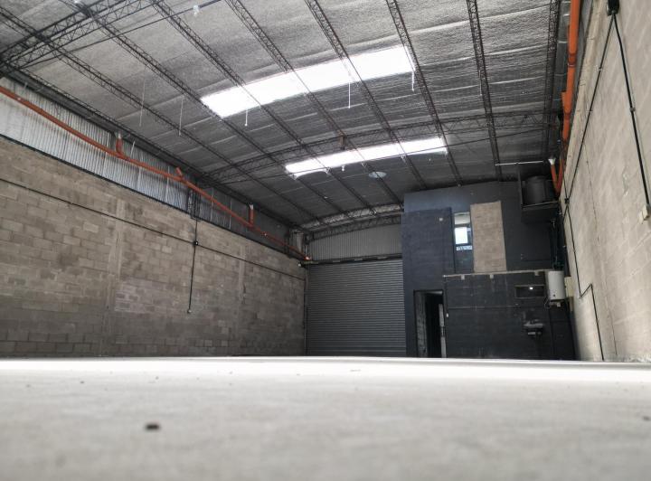 Bodega-Galpón · 170m² · 2 Ambientes