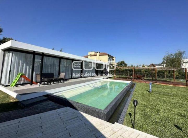 Casa · 200m² · 4 Ambientes · 2 Cocheras