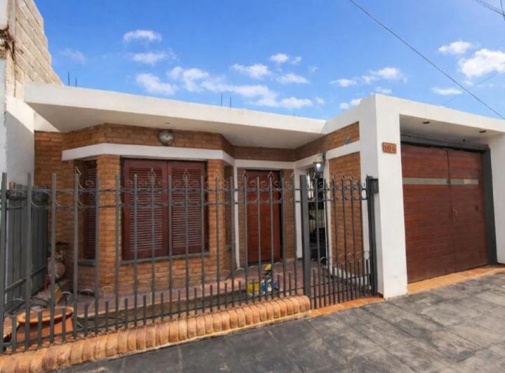 Casa · 160m² · 4 Ambientes · 1 Cochera