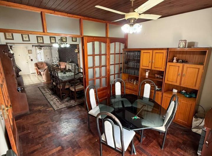 Casa · 337m² · 4 Ambientes · 1 Cochera