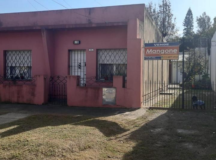 Casa · 102m² · 4 Ambientes · 2 Cocheras