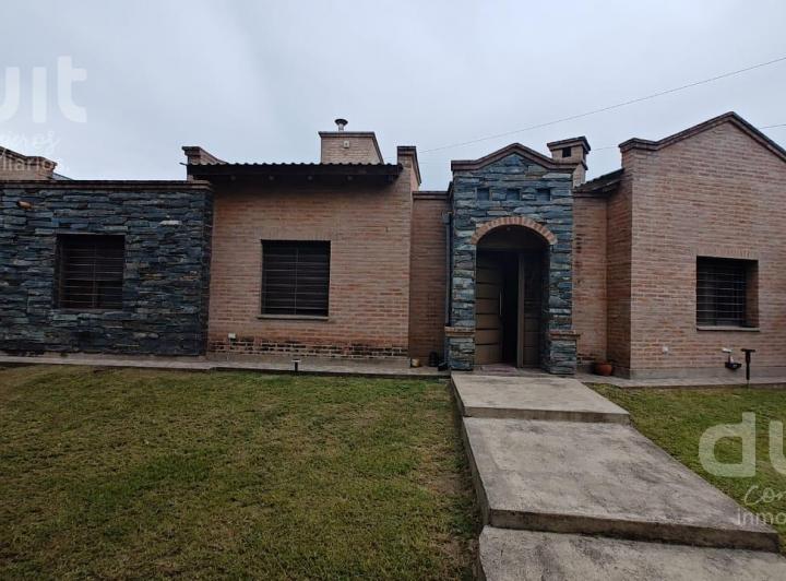 Casa · 180m² · 5 Ambientes · 2 Cocheras