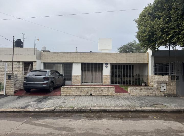 Casa · 109m² · 5 Ambientes · 2 Cocheras