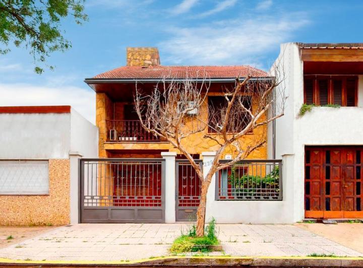 Casa · 268m² · 6 Ambientes · 2 Cocheras