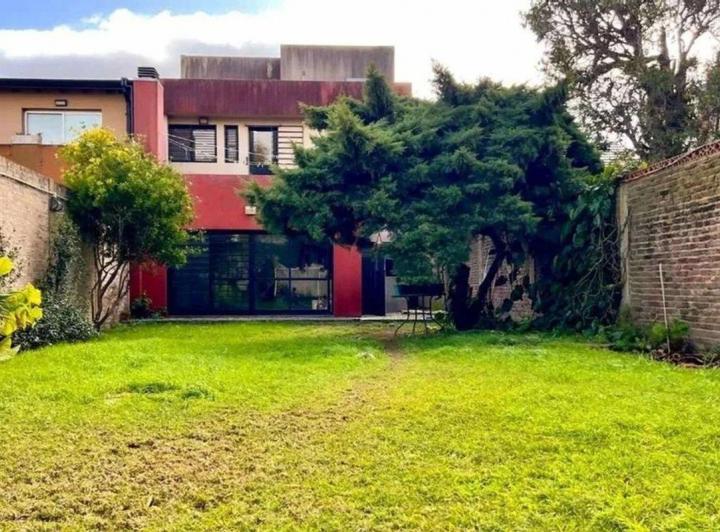 Casa · 180m² · 6 Ambientes · 1 Cochera