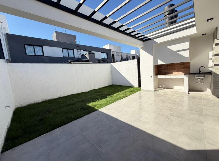 Casa · 105m² · 3 Ambientes · 2 Cocheras