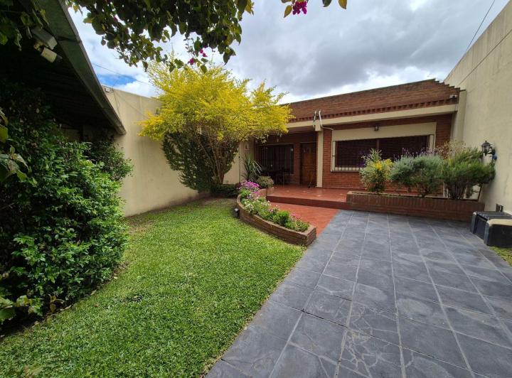 Casa · 279m² · 6 Ambientes · 3 Cocheras