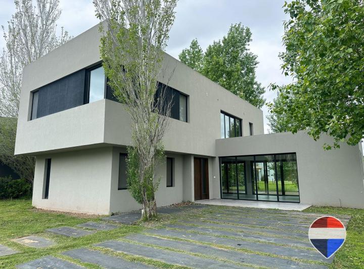 Casa · 247m² · 5 Ambientes