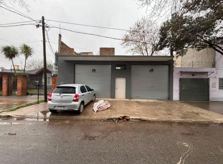 Bodega-Galpón · 420m² · 1 Ambiente · 4 Cocheras