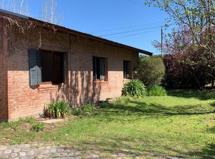 Casa · 200m² · 5 Ambientes · 2 Cocheras