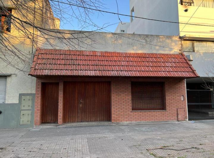 Casa · 180m² · 4 Ambientes · 1 Cochera