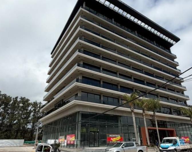 Oficina comercial · 140m² · 1 Ambiente · 2 Cocheras