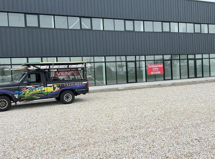 Local comercial · 130m² · 10 Cocheras