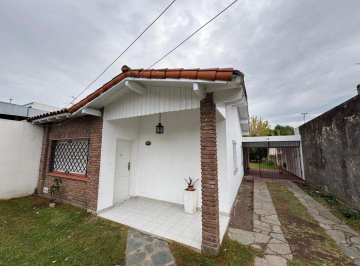 Casa · 120m² · 4 Ambientes · 3 Cocheras