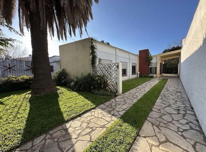 Casa · 205m² · 7 Ambientes · 3 Cocheras