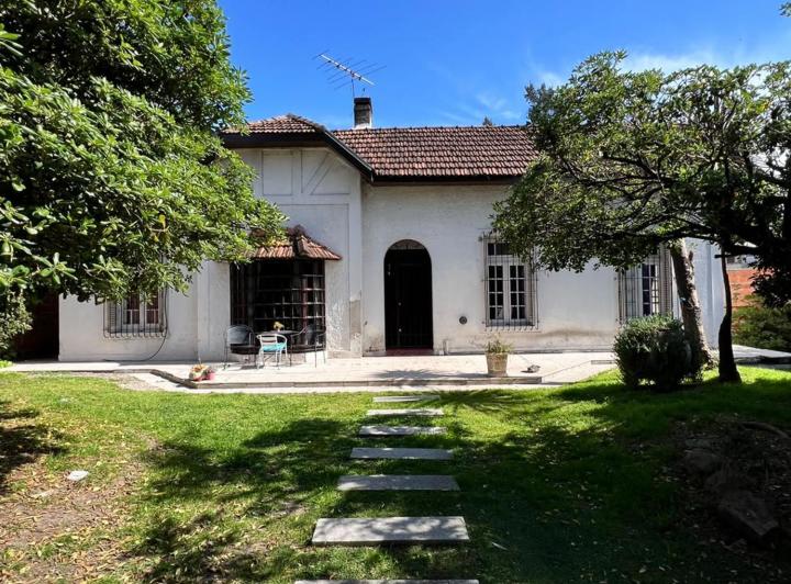 Casa · 354m² · 7 Ambientes · 4 Cocheras