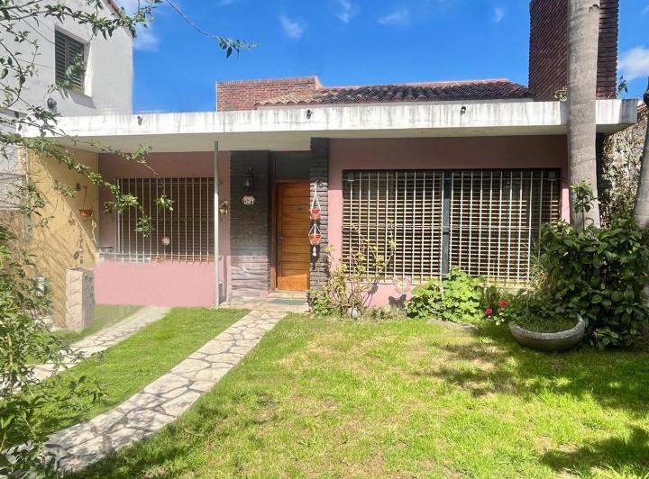 Casa · 188m² · 4 Ambientes · 2 Cocheras