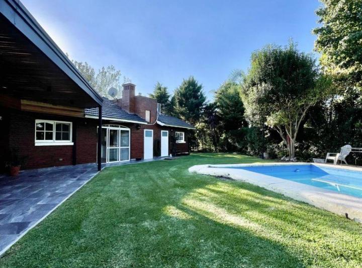 Casa · 200m² · 4 Ambientes · 1 Cochera