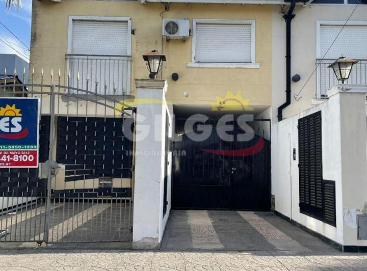 Casa · 70m² · 4 Ambientes · 1 Cochera