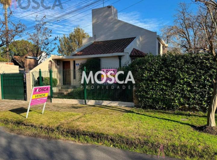 Casa · 130m² · 5 Ambientes · 2 Cocheras