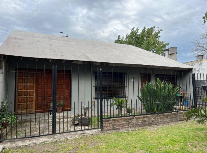 Casa · 140m² · 4 Ambientes · 2 Cocheras