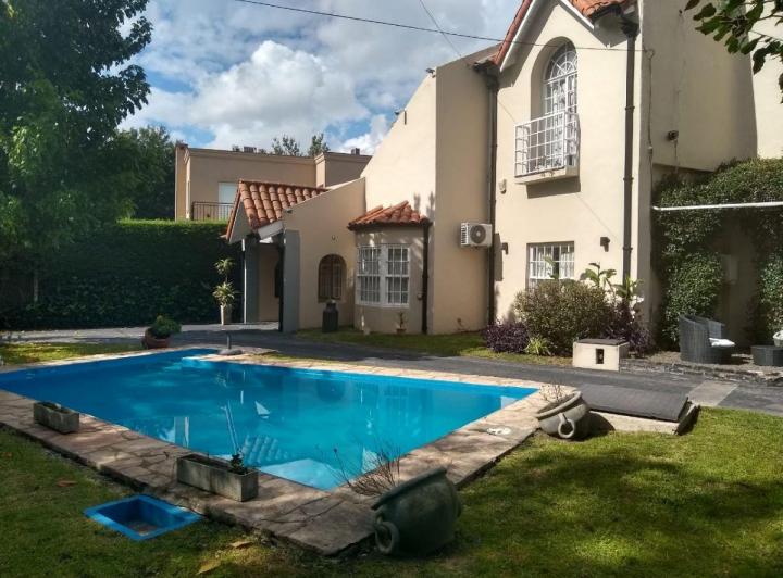 Casa · 150m² · 4 Ambientes · 2 Cocheras