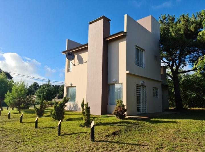 Casa · 104m² · 3 Ambientes · 1 Cochera