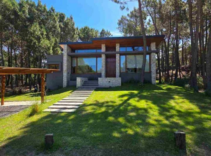 Casa · 170m² · 4 Ambientes · 1 Cochera