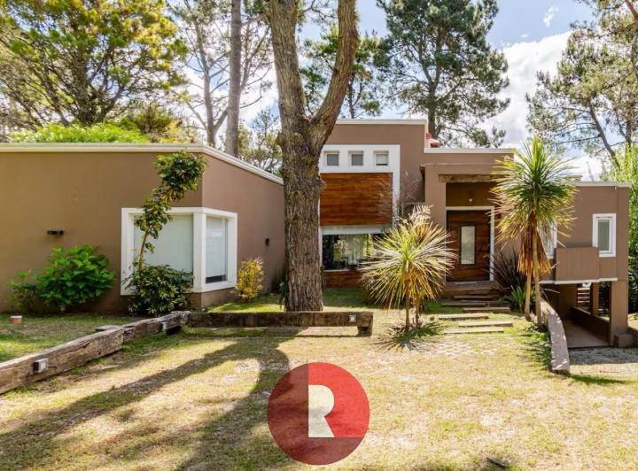 Casa · 177m² · 5 Ambientes · 1 Cochera