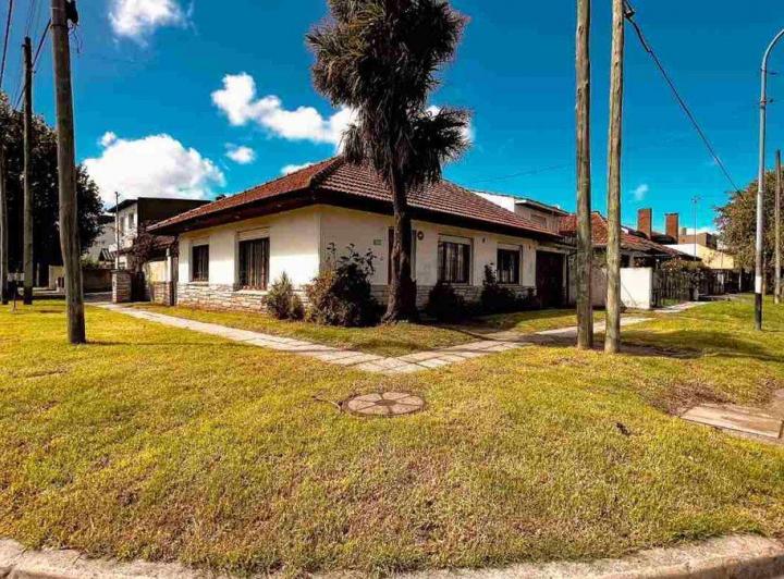 Casa · 100m² · 4 Ambientes · 1 Cochera