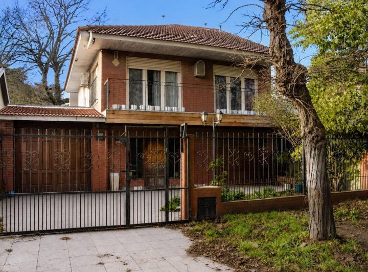 Casa · 160m² · 5 Ambientes · 1 Cochera
