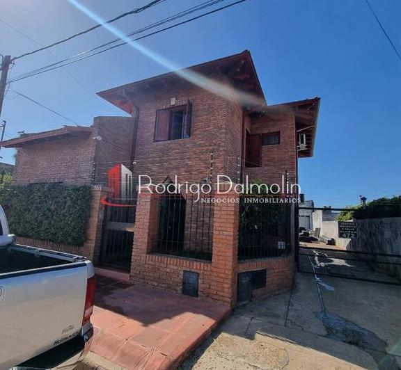 Casa · 300m² · 5 Ambientes · 2 Cocheras