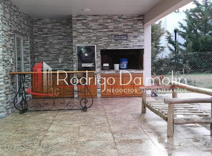 Casa · 200m² · 3 Ambientes · 2 Cocheras