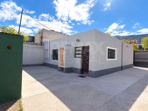 Alquiler casa 2 dormis, patio, barrio j. newbery.