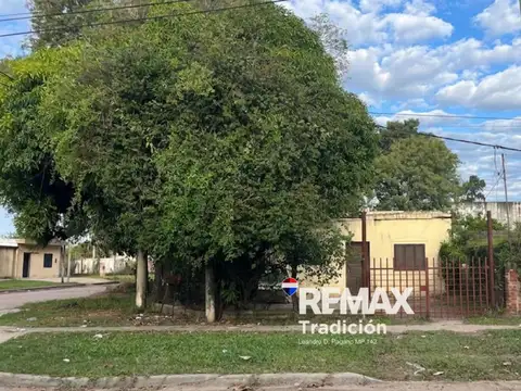 Venta casa a reciclar- s/asfalto, en  esquina