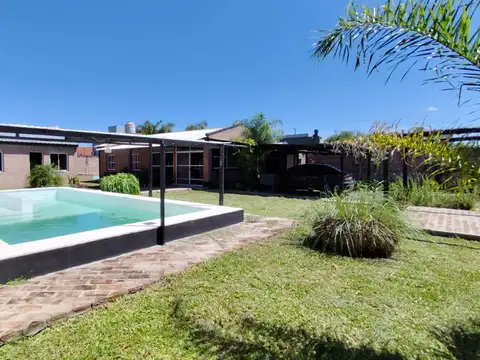 Venta casa con pileta en zona norte, resistencia.-