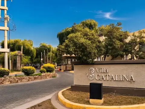 Casa duplex en alquiler en villa catalina