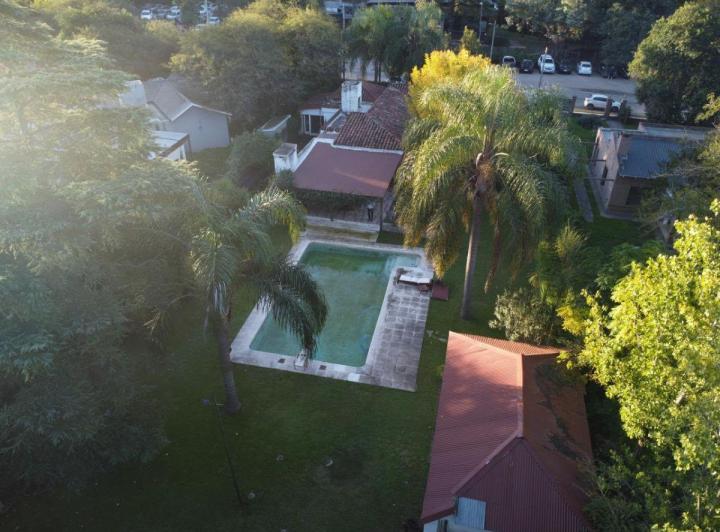 Casa · 300m² · 8 Ambientes · 5 Cocheras