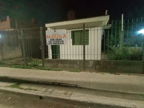 Alq casa 1 dorm b°villa el libertador