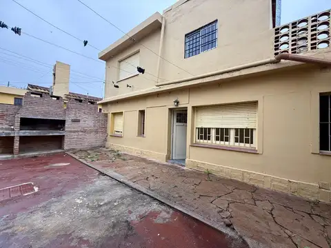 Casa 3 dormitorios en alquiler en alto alberdi, c/ cochera y patio
