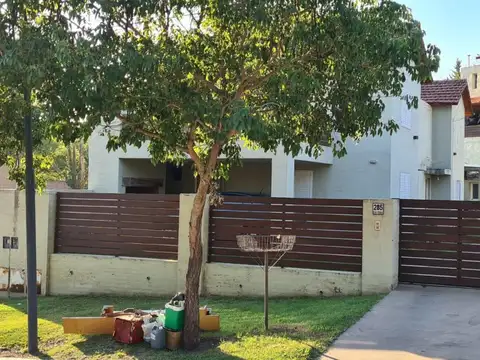 Complejo cerrado 2 dorm 2 baños cochera