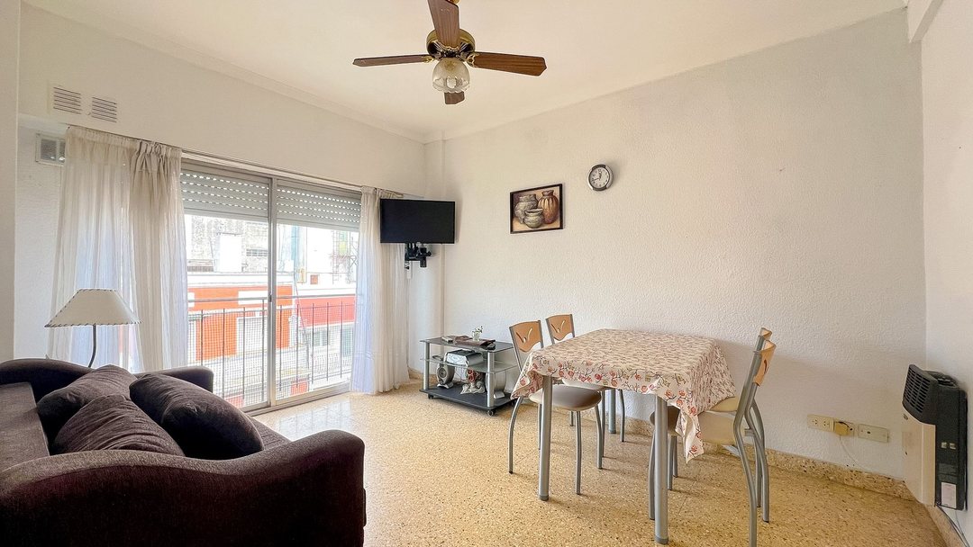 VENTA DEPTO 2 AMB AL FRENTE CON BALCON FRANCES