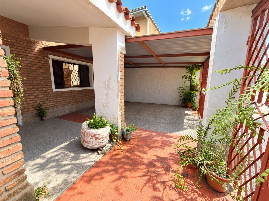 VENTA CASA 3 DORM ZONA UNIVERSITARIA SMT