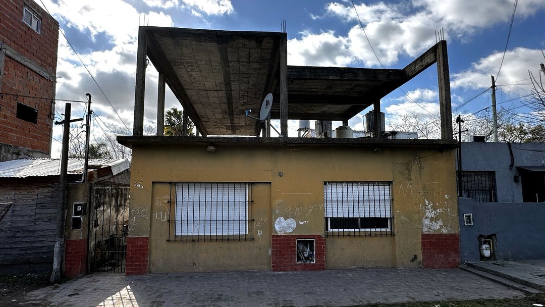 Lote 263 m² con casa a refaccionar